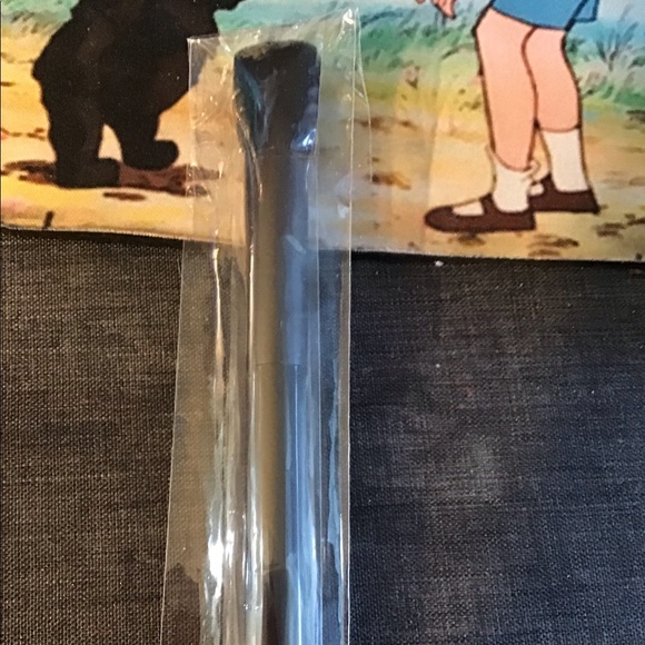 NYX Pro Contour Brush 05 and ELF Highlighting Brush - Picture 3 of 6